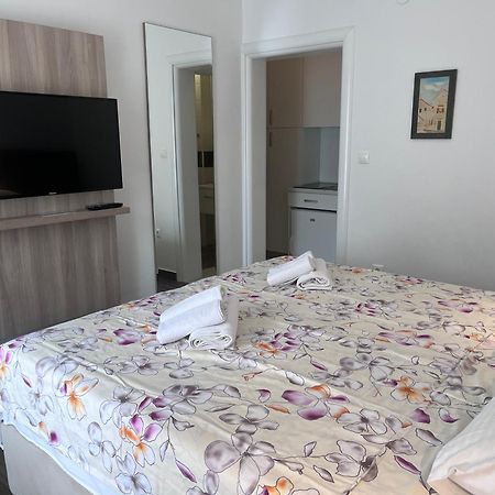 Rooms & Apartment Mama Mia Malinska Bagian luar foto